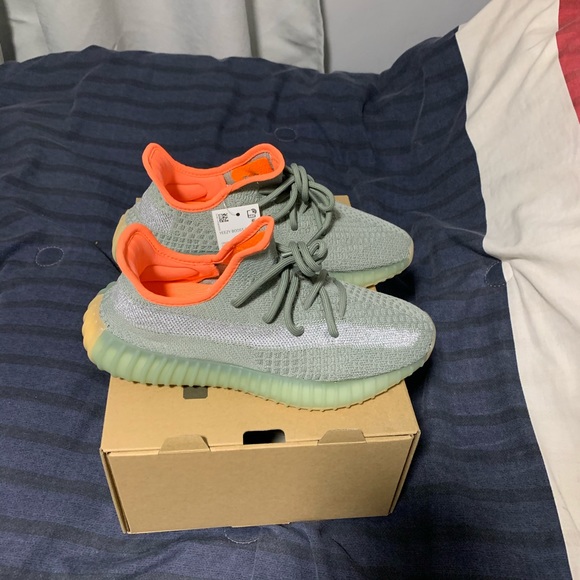 Yeezy boost 350v2  Desert Sage - Picture 2 of 3